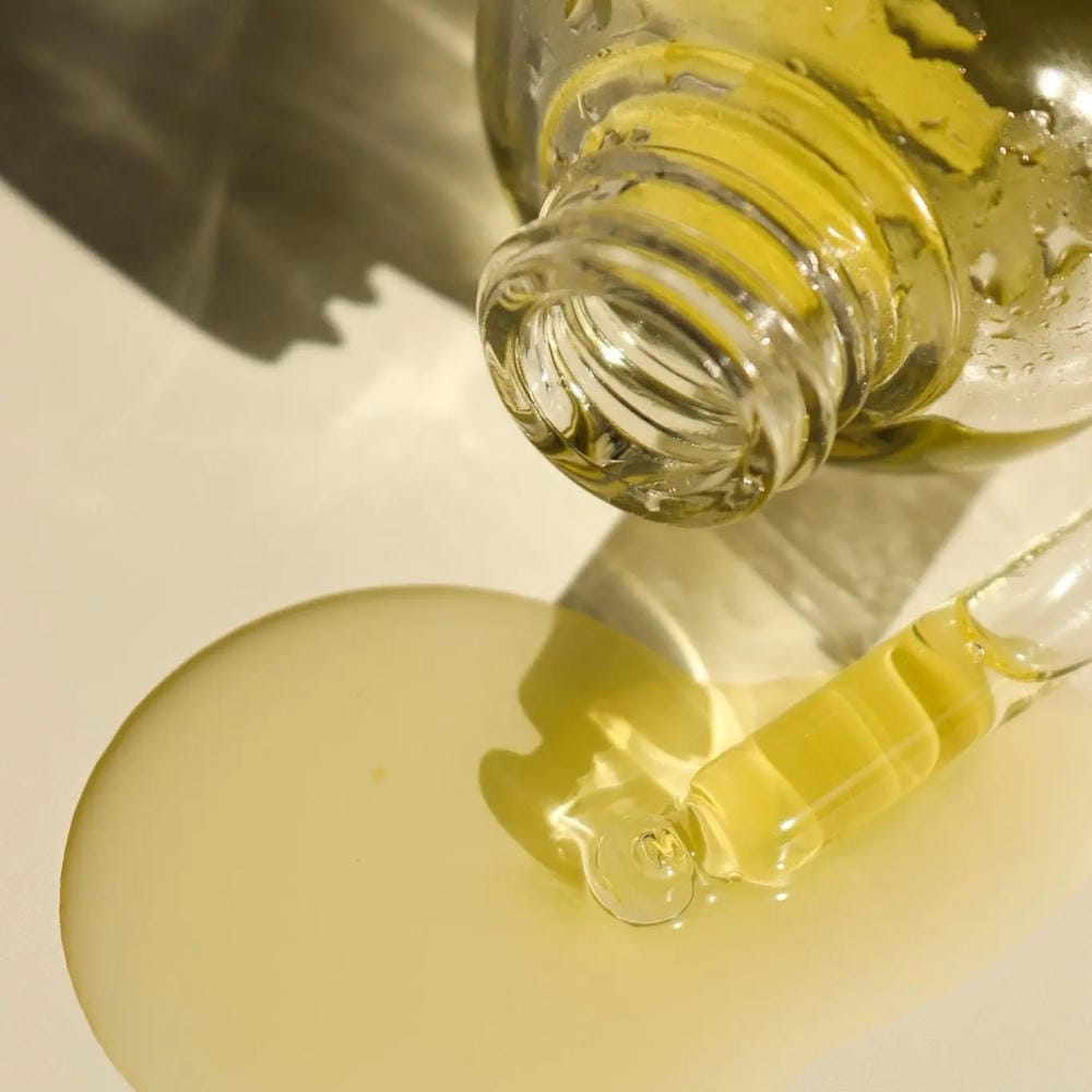 Texture huile de pépins de pommes bretonnes Beseed - soin visage et corps nourrissant