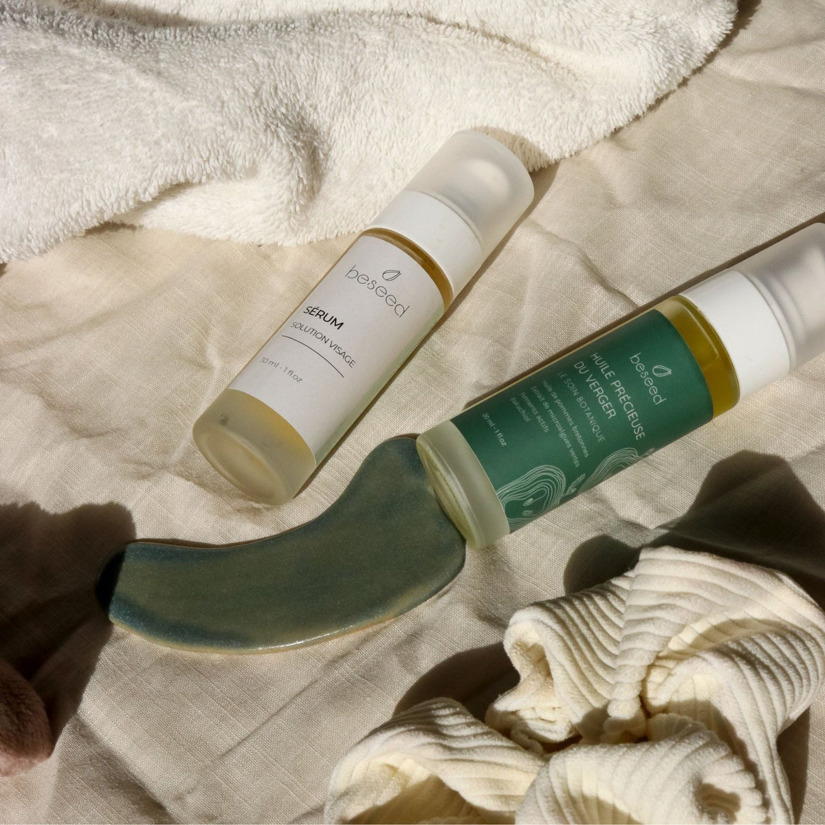 Le gua sha en céramique s'intègre facilement à toutes les routines